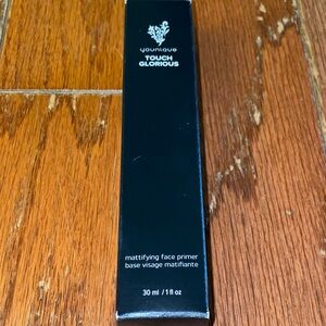 Younique Touch Glorious Mattifying Face Primer